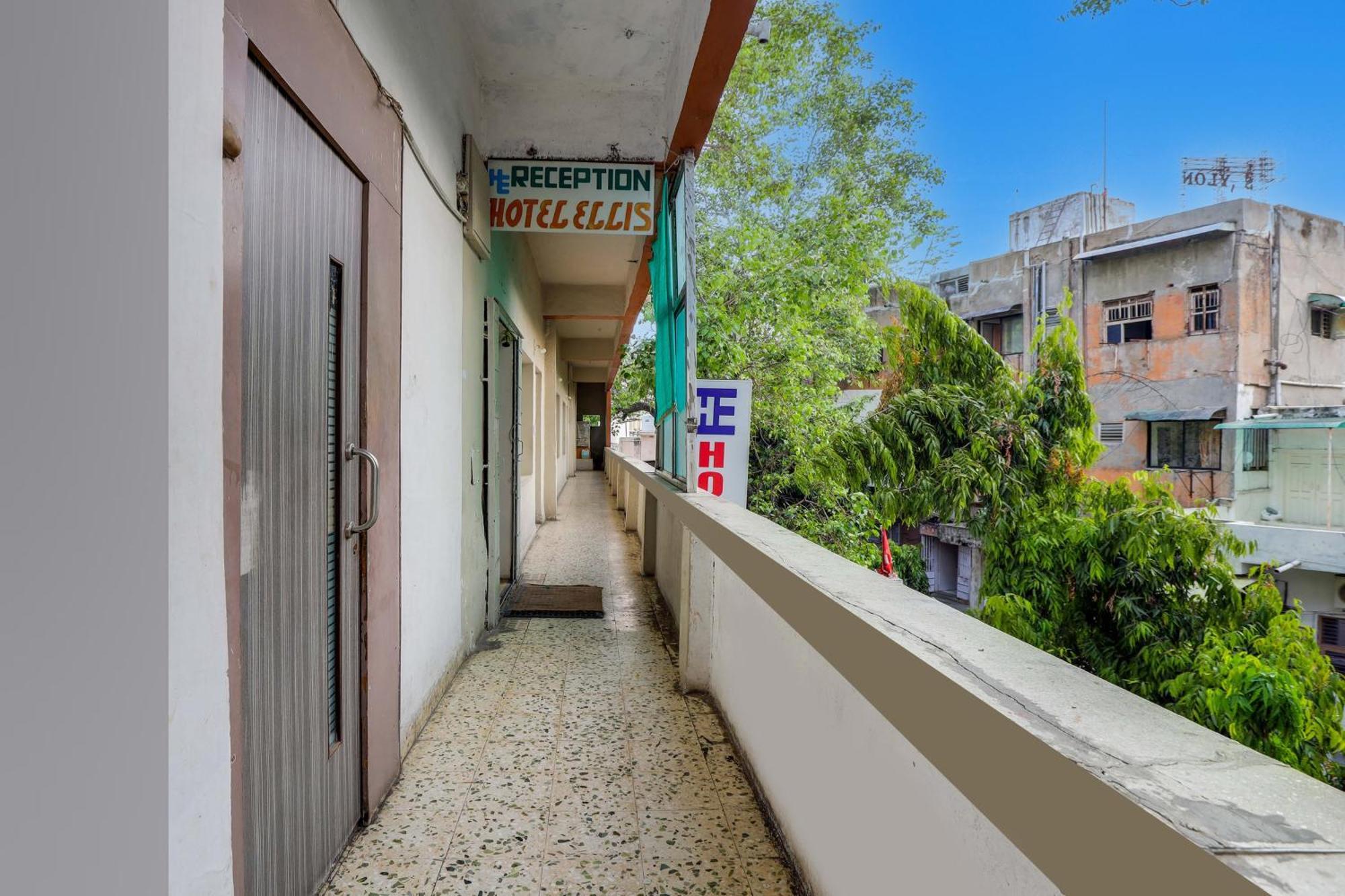 Hotel O Ellis أحمد أباد المظهر الخارجي الصورة