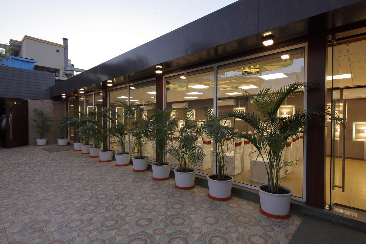 Hotel O Ellis أحمد أباد المظهر الخارجي الصورة