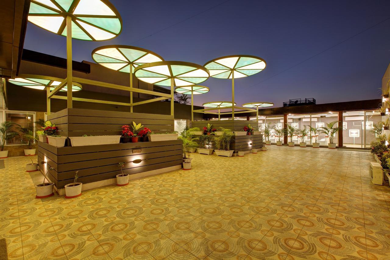 Hotel O Ellis أحمد أباد المظهر الخارجي الصورة